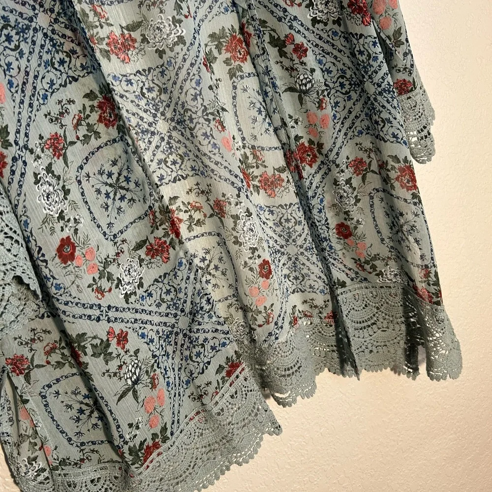 Mason & Belle 🩵 Floral Lace Kimono - Picture 2 of 2